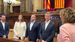 El líder del PP, Alberto Núñez Feijoó, visita el Parlament para reunirse con los 15 diputados electos y otros cargos del partido en Catalunya