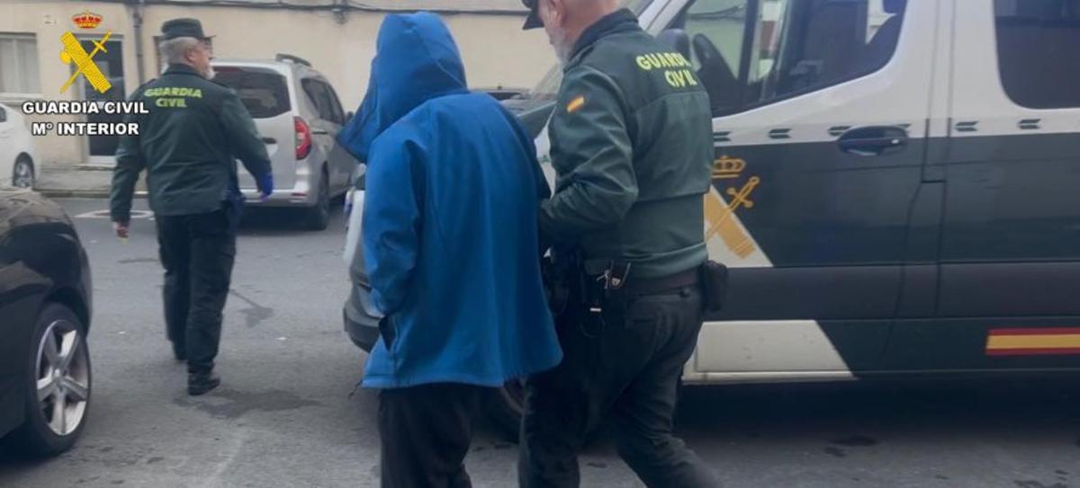 El sospechoso, conducido por agentes del instituto armado. | GC