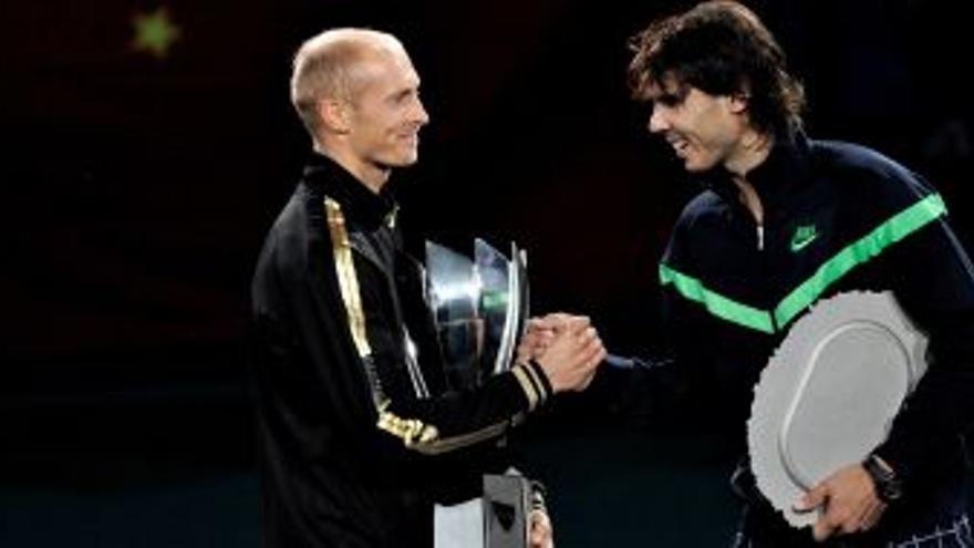 Davydenko hace trizas a Nadal en la final de Shanghái