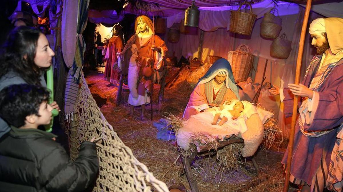 Casa das Artes estrena su monumental Belén navideño.