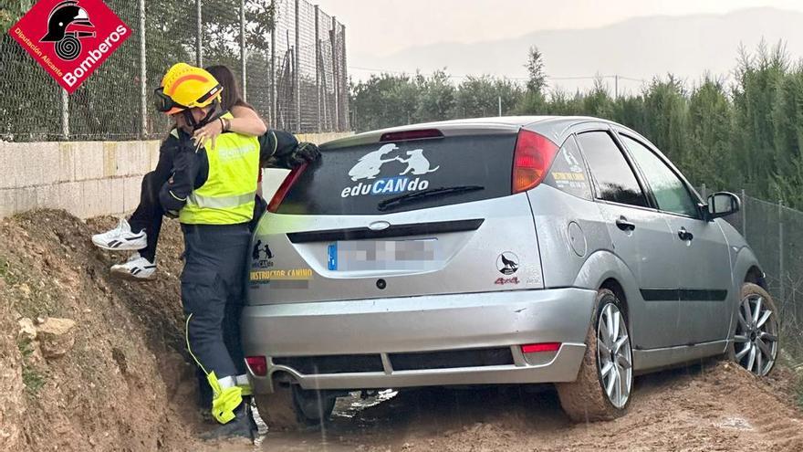 Los bomberos realizan una veintena de intervenciones por las tormentas en la provincia de Alicante