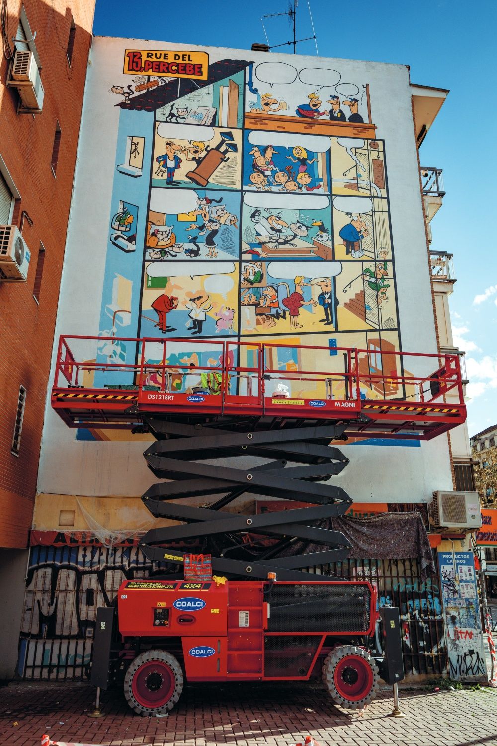 Mural homenaje al autor de tebeos Francisco Ibáñez.