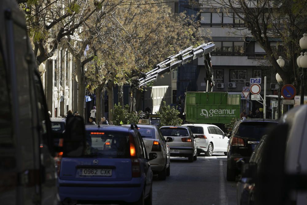 La avenida de la Constitución ya está "libre" de coches.