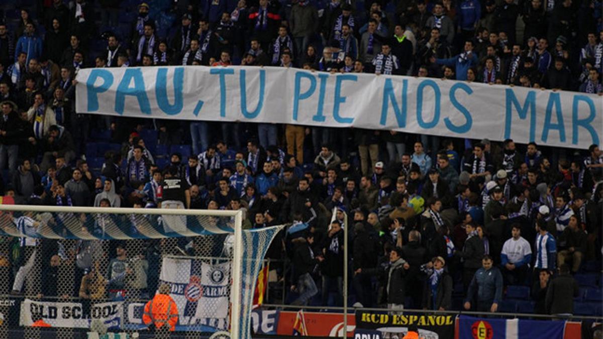 Una pancarta mostrada en el Espanyol-Barça que relacionaba el pisotón de Pau López a Messi con la agresión de Mourinho a Tito Vilanova años atrás