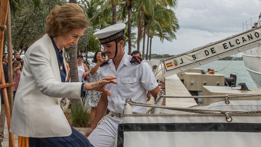 La reina Sofía sigue en Miami mientras Juan Carlos I continúa de regatas en Sanxenxo.