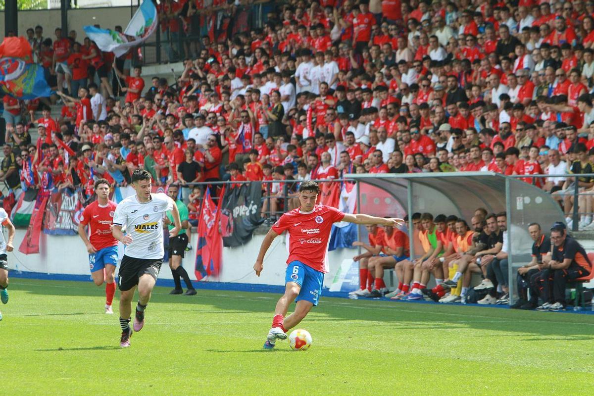 La UD Ourense celebra la victoria ante la UB Conquense a la espera del partido de vuelta