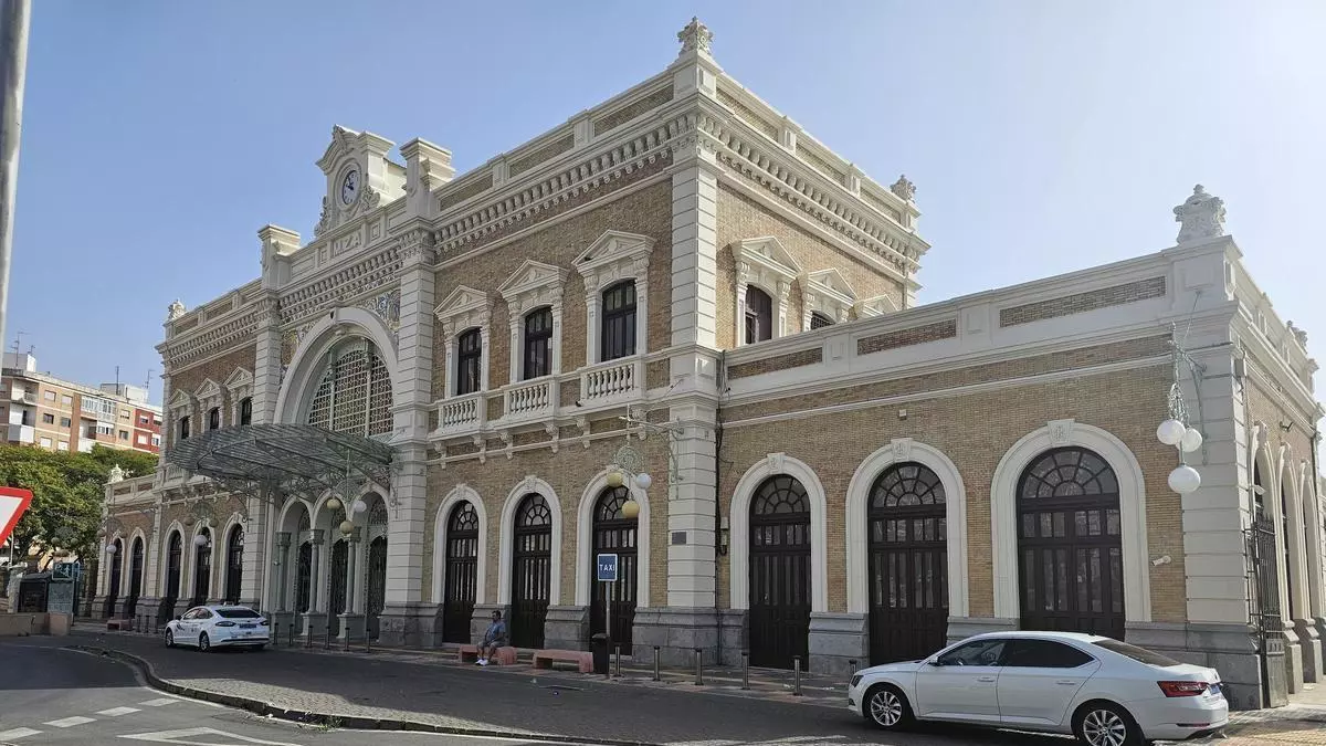 La estación de Cartagena, una joya modernista de 1907 que vuelve a lucir como nueva tras una reforma millonaria
