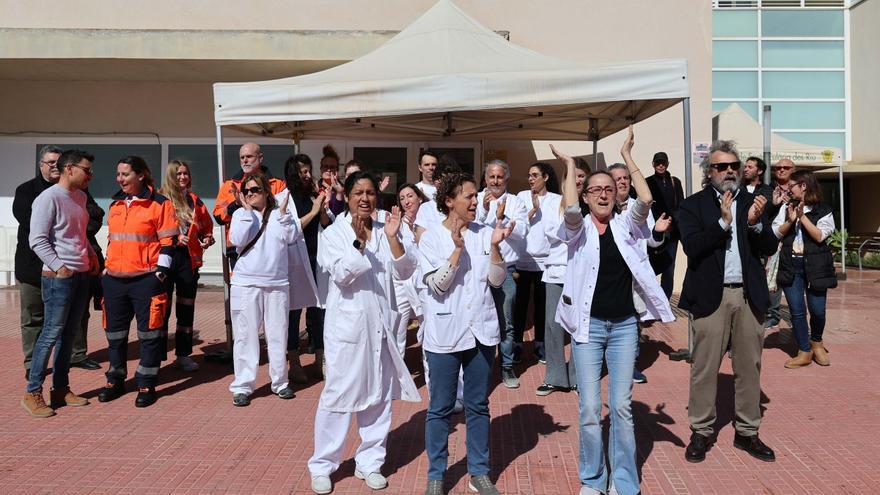 Centro de salud de Santa Eulària: Pasillos y salas de espera convertidos en despachos