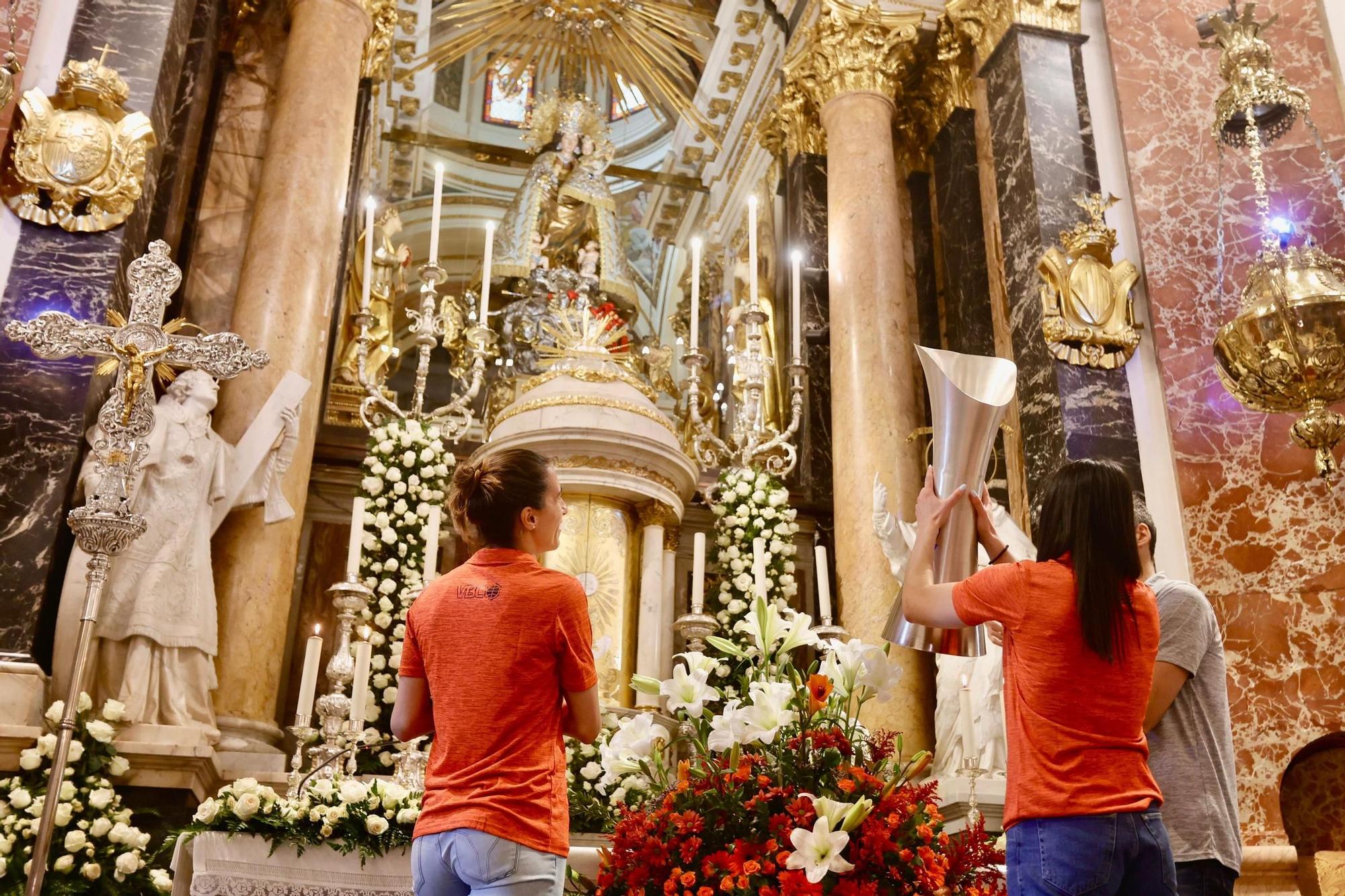 El Valencia Basket ofrece su victoria en la Liga a la virgen, en imágenes