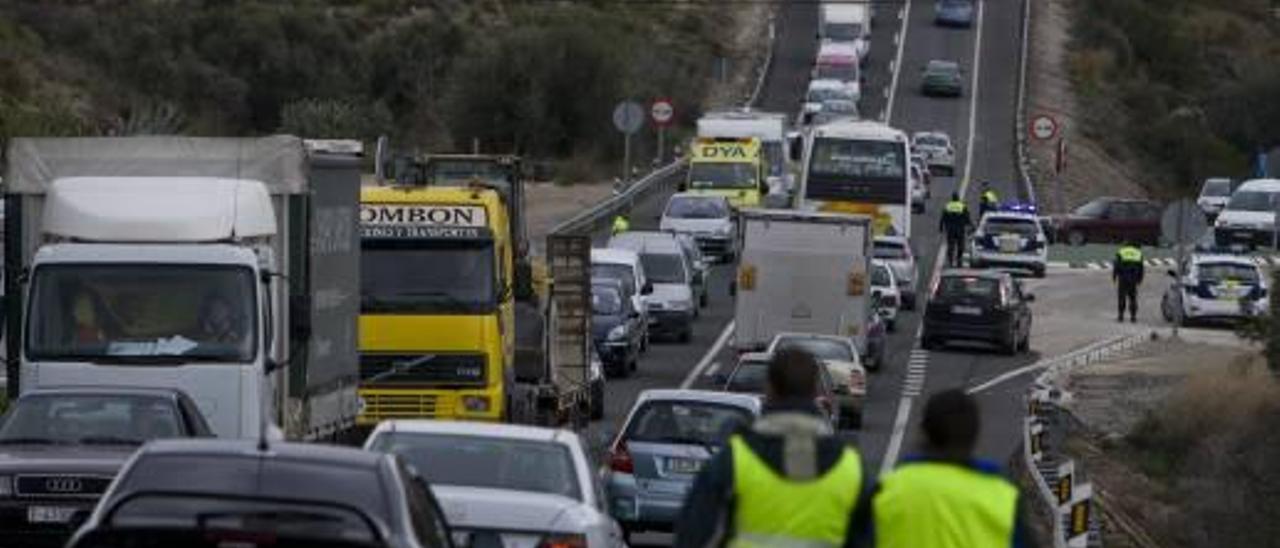 Imagen de archivo de retenciones a la altura de Venta Lanuza tras un accidente.