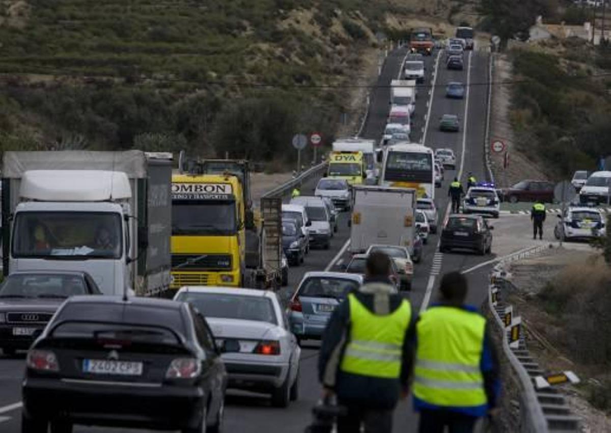 Imagen de archivo de retenciones a la altura de Venta Lanuza tras un accidente.
