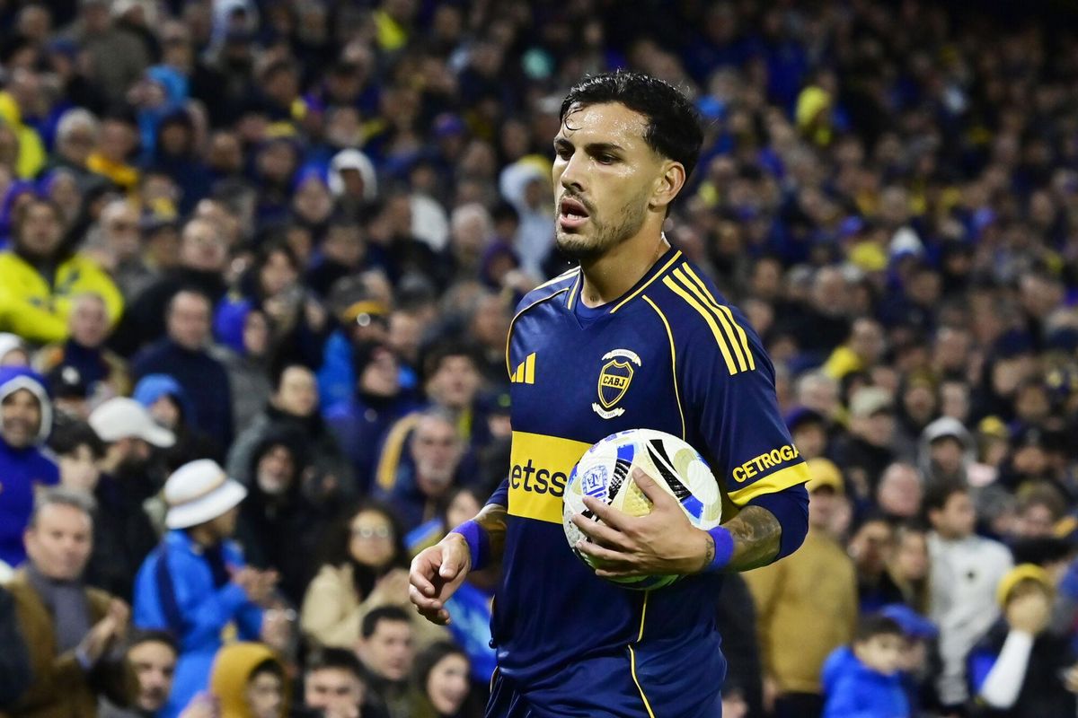 AMDEP8607. BUENOS AIRES (ARGENTINA), 18/07/2025.- Leandro Paredes de Boca Juniors reacciona este viernes, en un partido entre Boca Juniors y Unión de Santa Fe del Torneo Clausura de la Primera División de Argentina en el estadio La Bombonera en Buenos Aires (Argentina). EFE/ Matías Martín Campaya