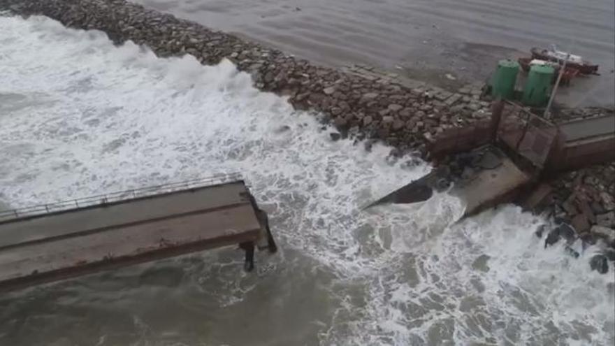 Temporal lluvia Valencia: Las olas destrozan el pantalán del Puerto de Sagunto