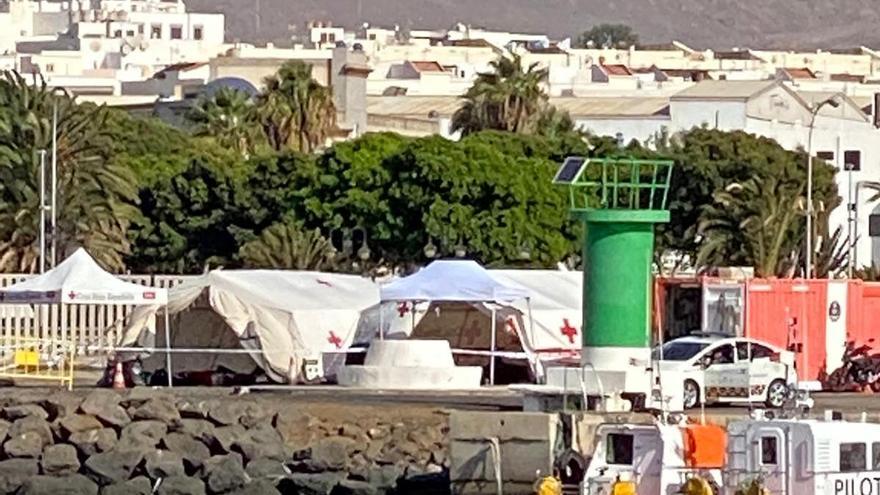 Casetas en las instalaciones del puerto de Arrecife para cobijar a los migrantes