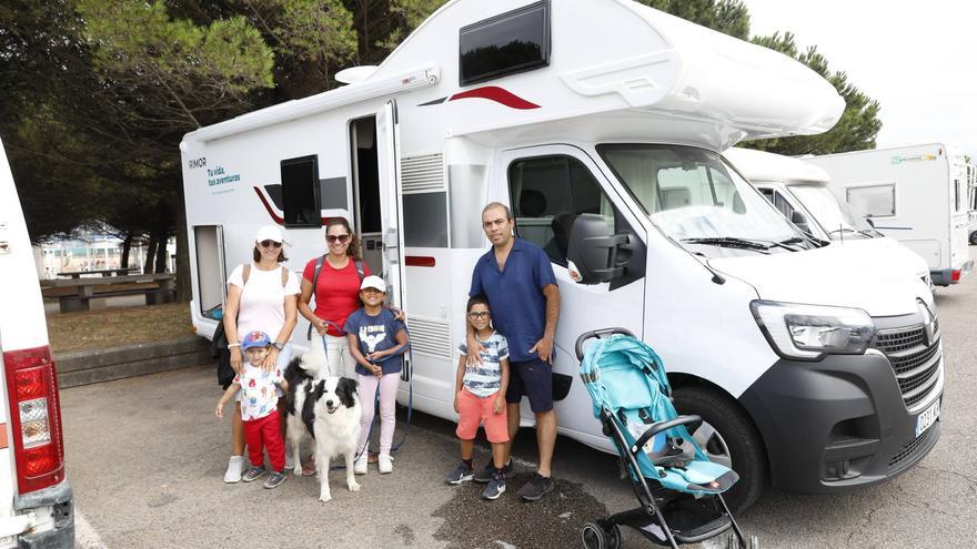 Las autocaravanas llegan sin parar a Gijón: &quot;Es una maravilla&quot;