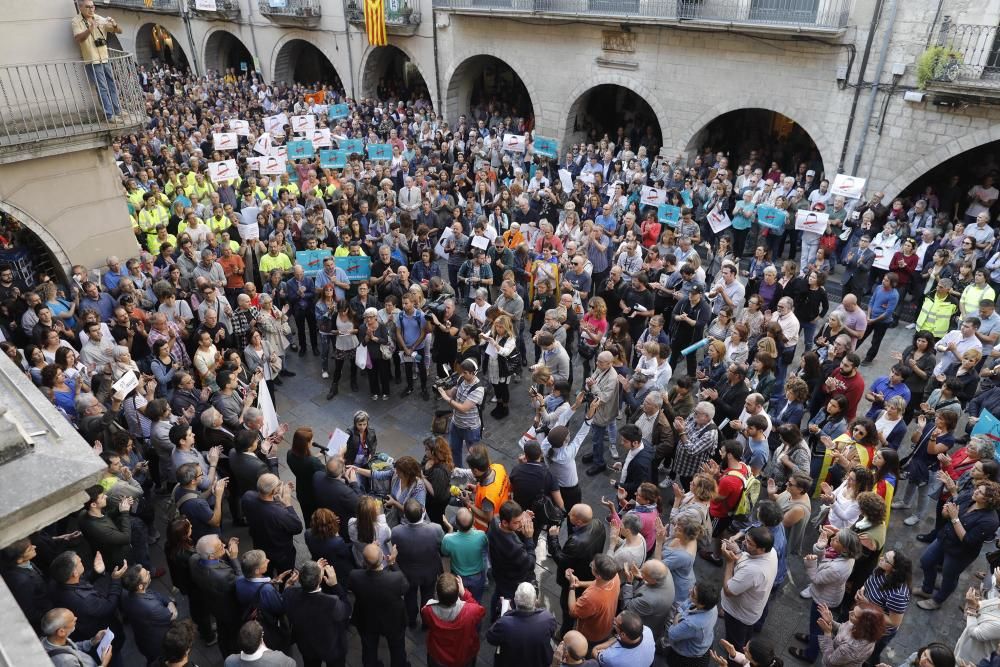 Concentració a la Plaça del Vi per protestar contra les detencions de Cuixart i Sànchez.