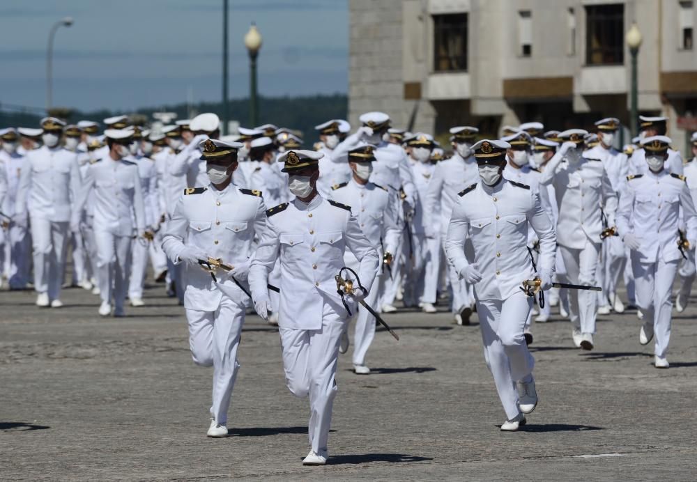 La Escuela Naval de Marín saluda a 112 nuevos oficiales de la Armada