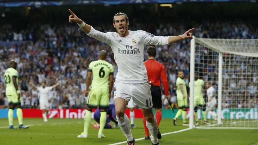 Bale celebra su gol ante el Manchester City, en el partido de ayer en el Bernabéu.