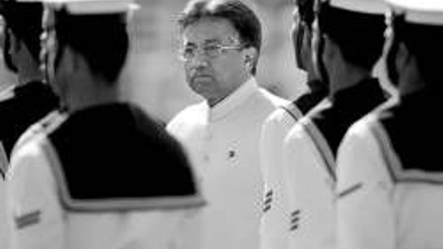 Musharraf asegura que apoyará al Gobierno de sus dos grandes rivales