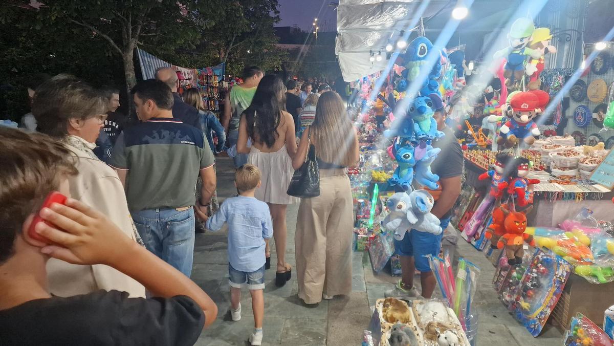 La zona de los puestos ambulantes de la fiesta.