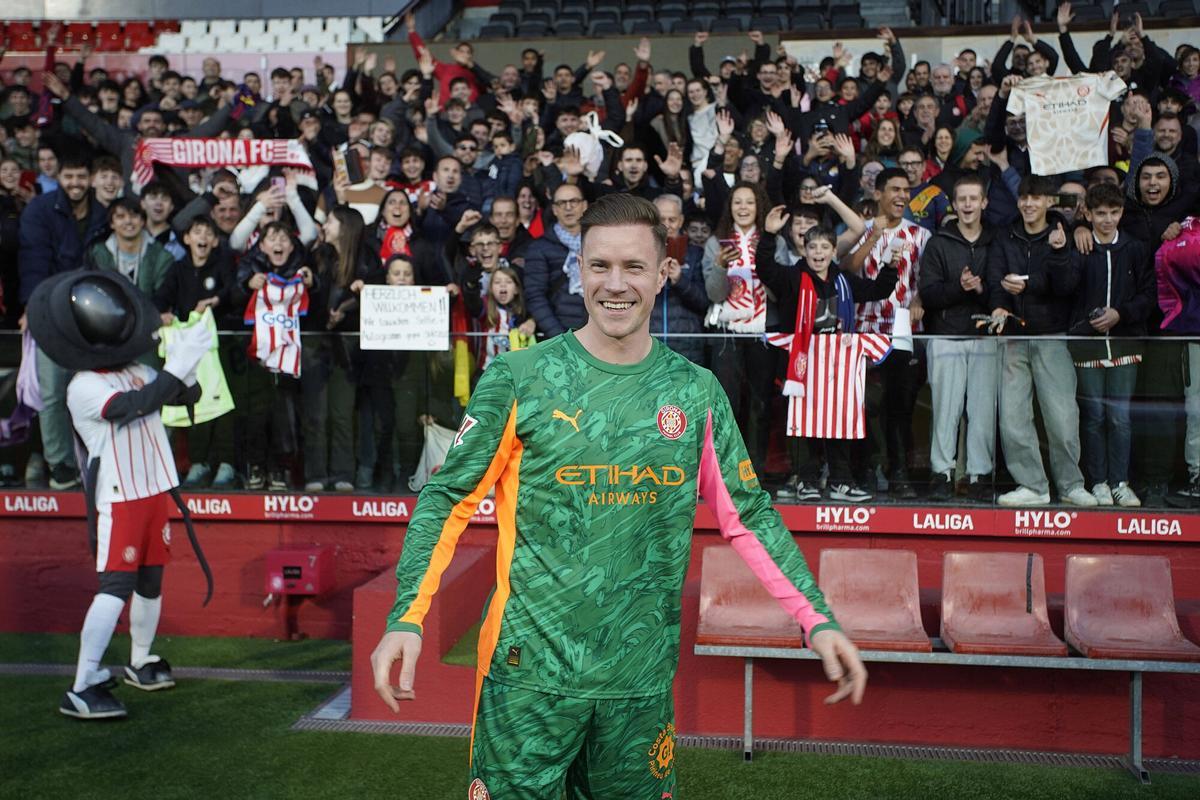 Girona Montilivi presentació Ter Stegen a l'estadi amb aficionats