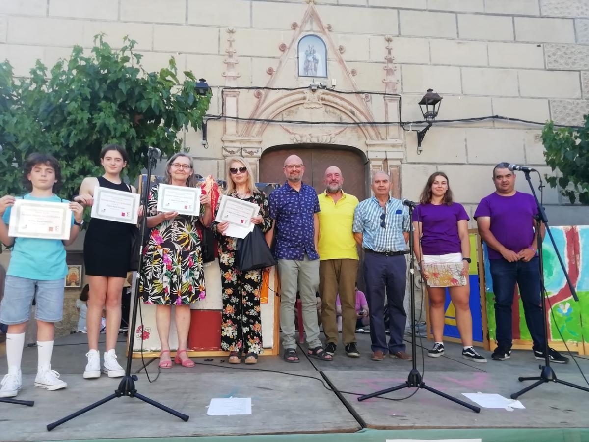 Premiados en el Concurs Literari en Tarbener y miembros de la organización.