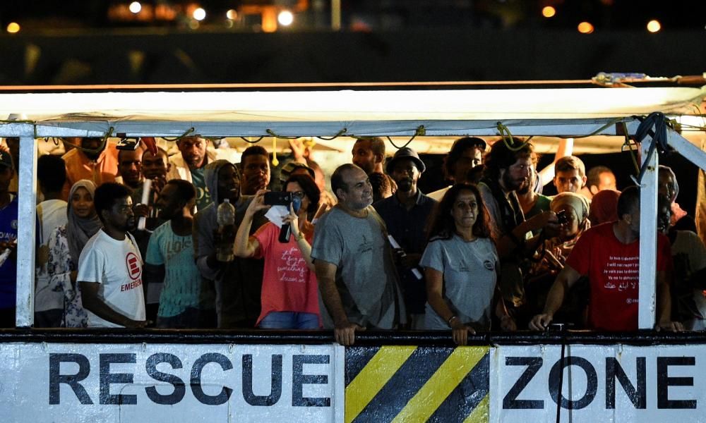 L'Open Arms desembarca a Lampedusa els darrers 83 migrants a bord