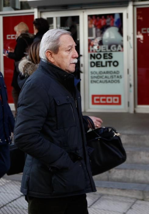 Llegada al juzgado puesta en libertad de los seis detenidos tras el registro de UGT