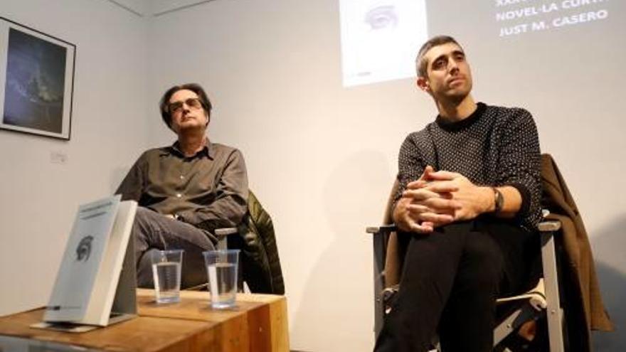 Víctor Garcia Tur i Vicenç Pagès presenten el llibre.
