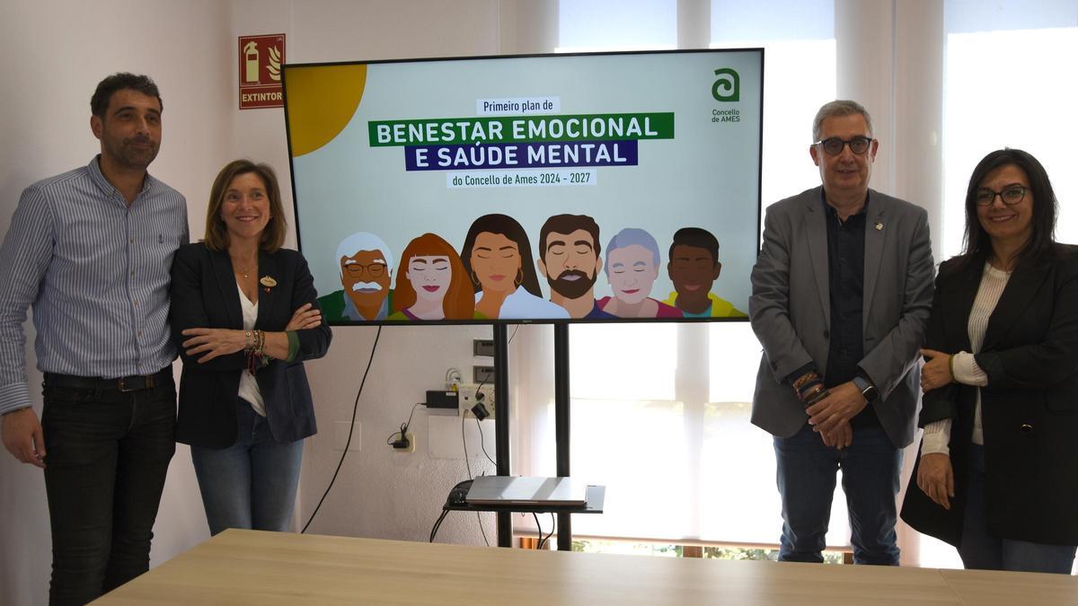 Juan Carlos Permuy, izquierda, con Susana Señorís, Blas García y Belén Montesa en la presentación