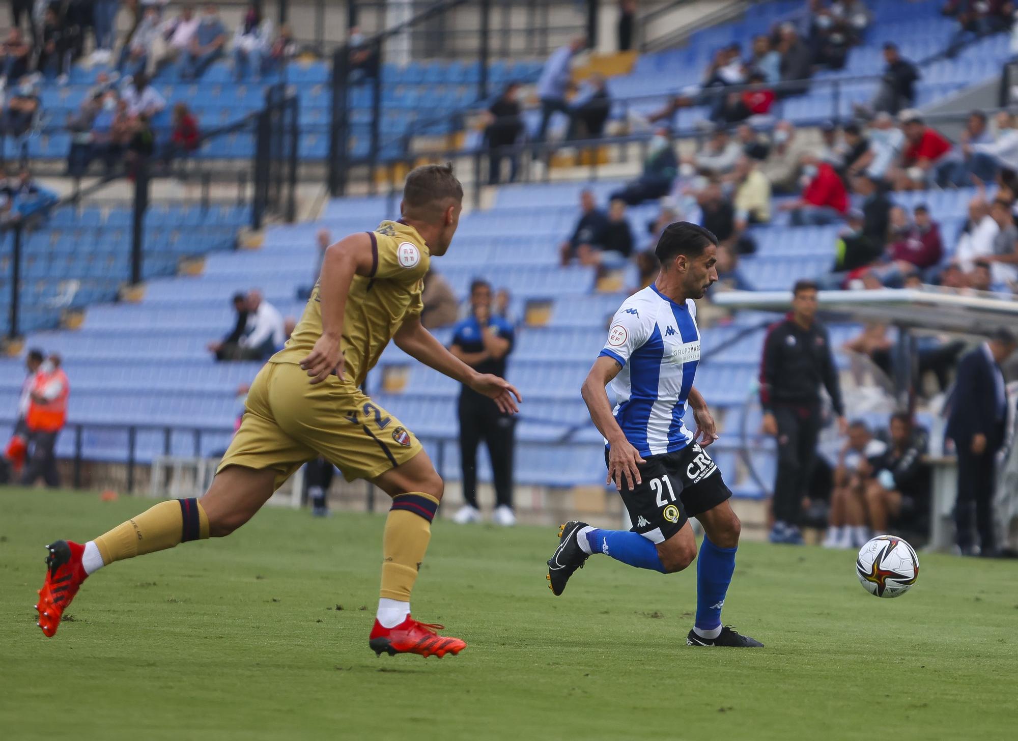 El Rico Pérez se harta del equipo: así se vivió en el estadio el Hércules - Atlético Levante