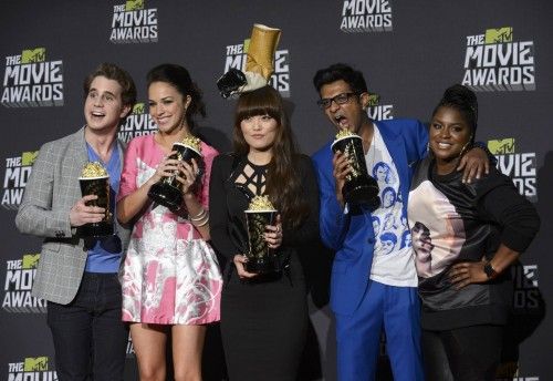 Cast members from "Pitch Perfect" pose with their awards for best musical moment backstage at the 2013 MTV Movie Awards in Culver City