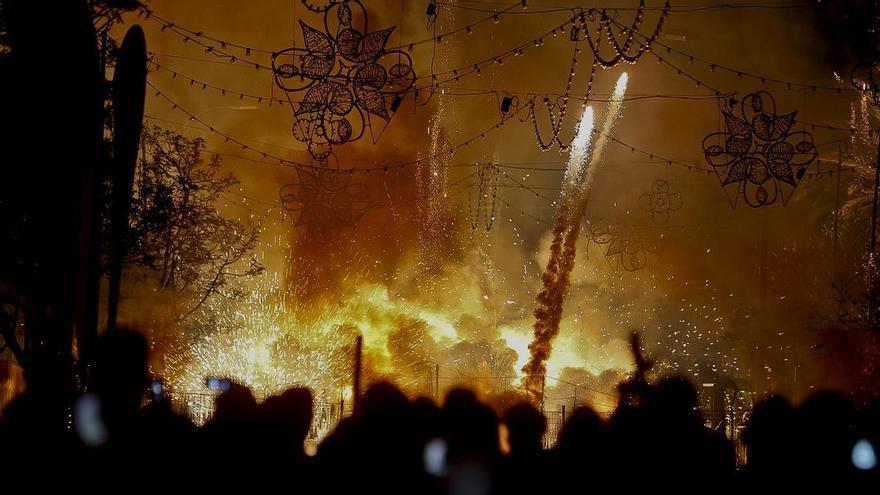 Las Hogueras adelantan una semana la primera mascletà del curso festero en Alicante