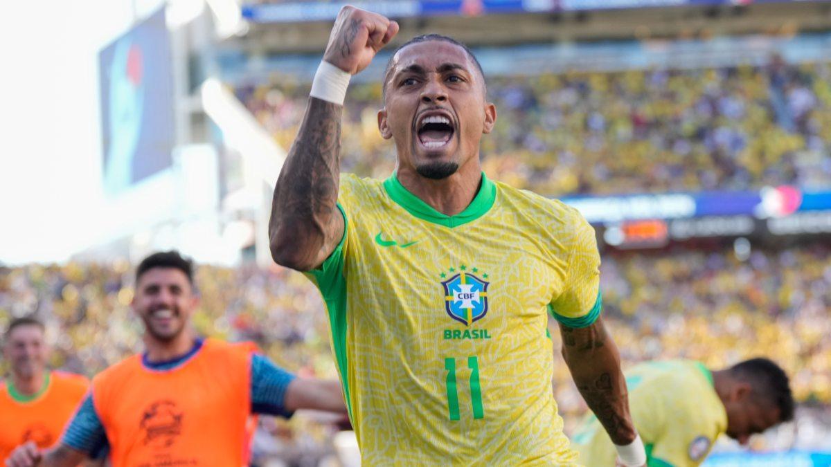 Raphinha se medirá a Ronald Araujo en los cuartos de final