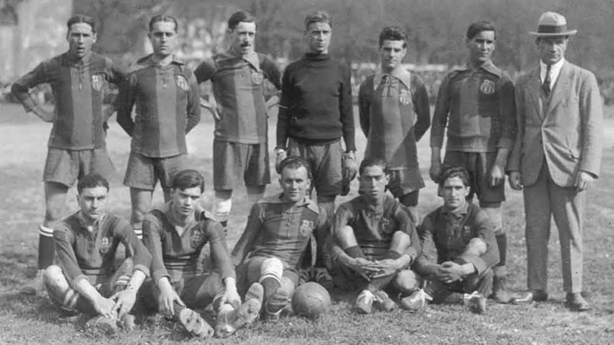 El primer Barça que jugó en San Sebastián un partido oficial, el 20 de abril de 1919 (cuartos, vuelta, de Copa). Arriba, de izquierda a derecha, Blanco, Reguera (capitán), Costa, Lluís Bru, Torralba, Sancho y Greenwell (entrenador). Abajo, mismo orde