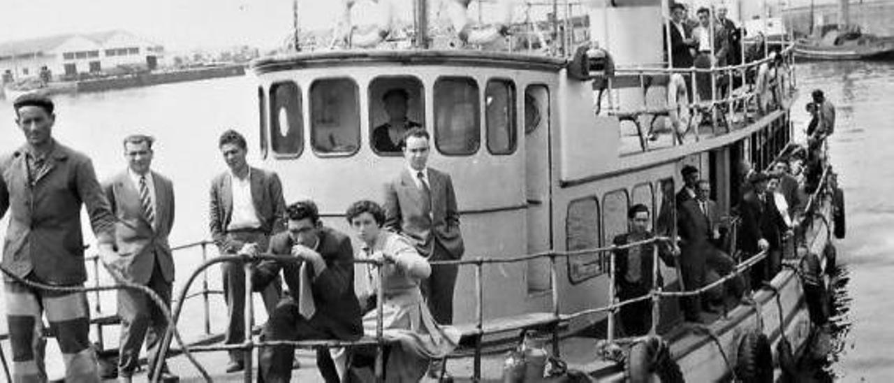 Barco de pasaje “María Luisa” en 1954. Pasó a llamarse “Liméns”.   | ARQUIVO A.C. NÓS