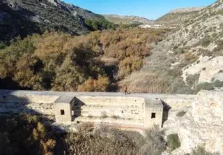 Dos tendidos eléctricos atravesarán el Pantano de Elda pese a su protección ambiental