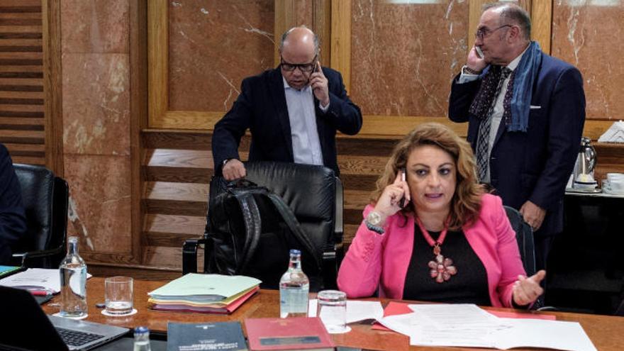 Los consejeros Barragán, Valido y Baltar, ayer antes del Consejo de Gobierno.