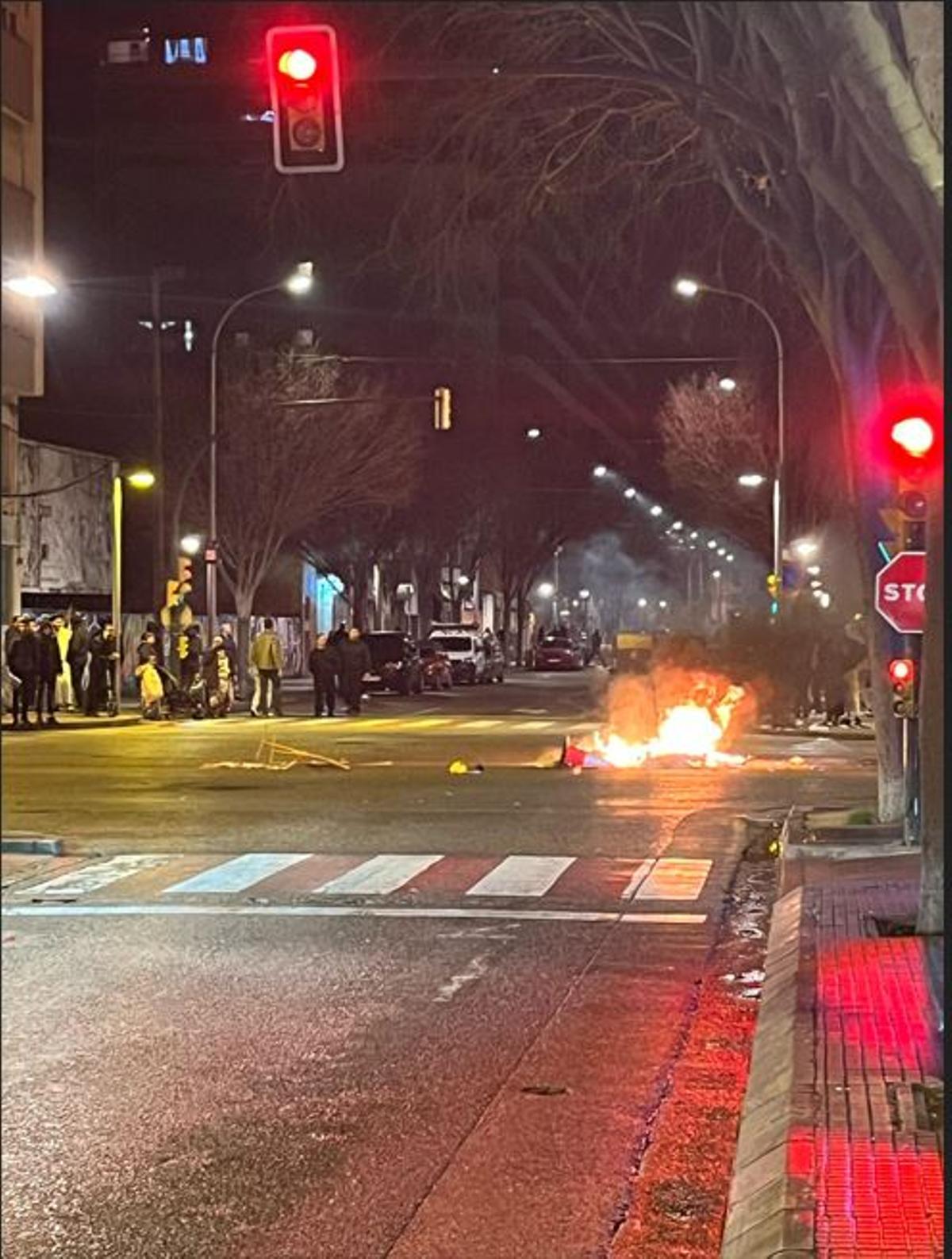 Segunda noche de altercados en Salt por el desahucio de un imán