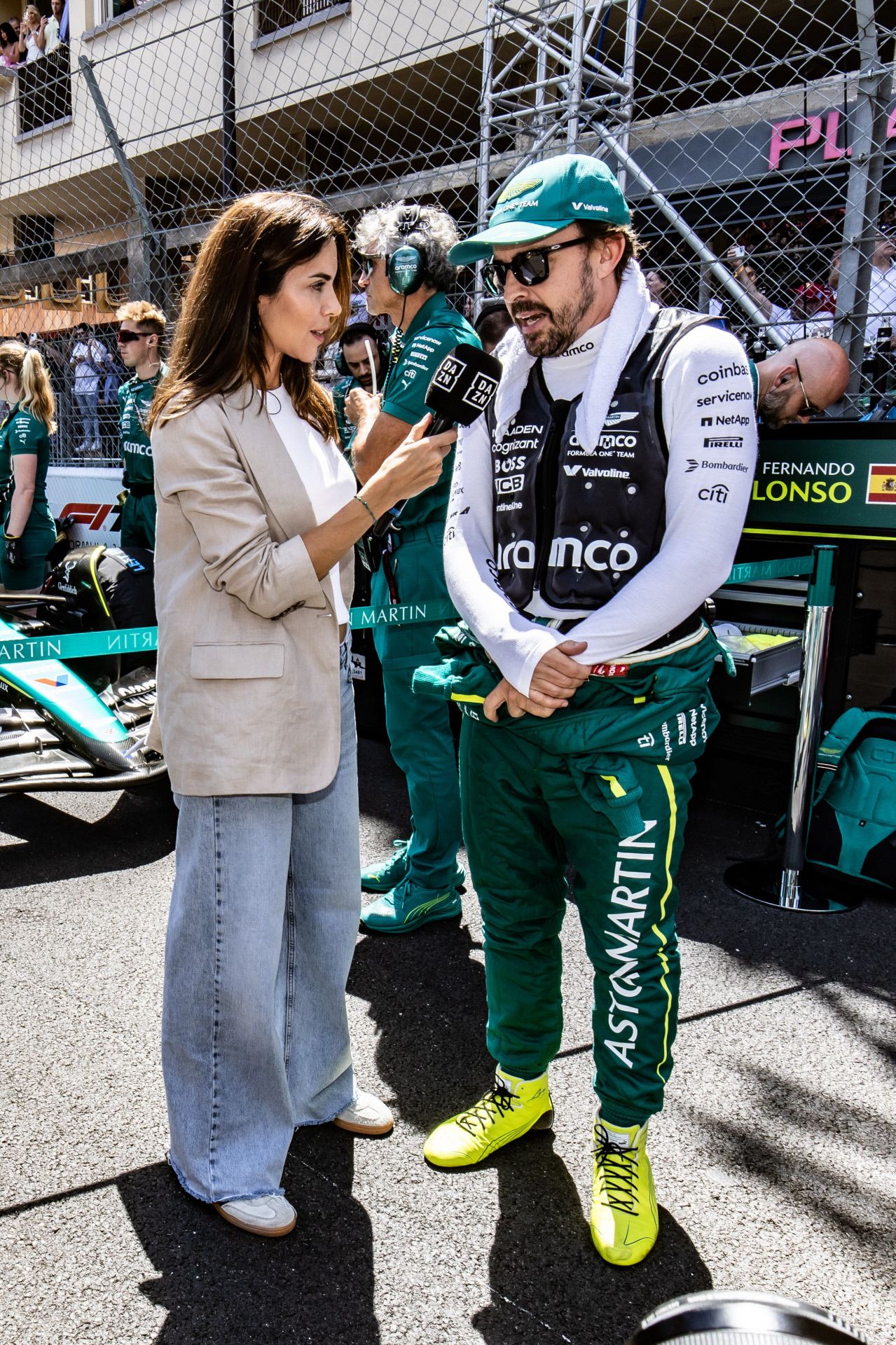 Melissa Jimenez entrevistando a su pareja, Fernando Alonso