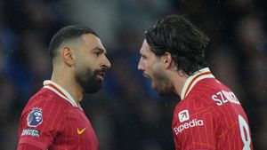 Szoboszlai celebra con Salah su gol al Newcastle (2-0)