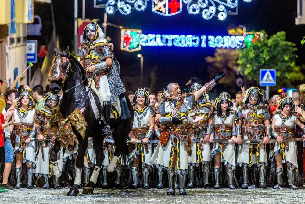 Los Moros y Cristianos de Callosa d''en Sarrià lucen su Entrada Cristiana