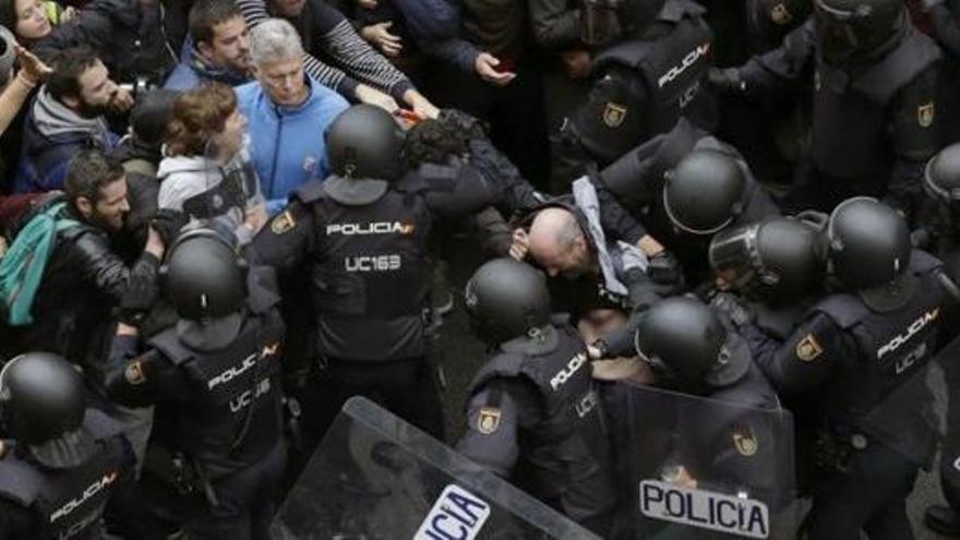 Una càrrega policial del passat 1-O a Barcelona.