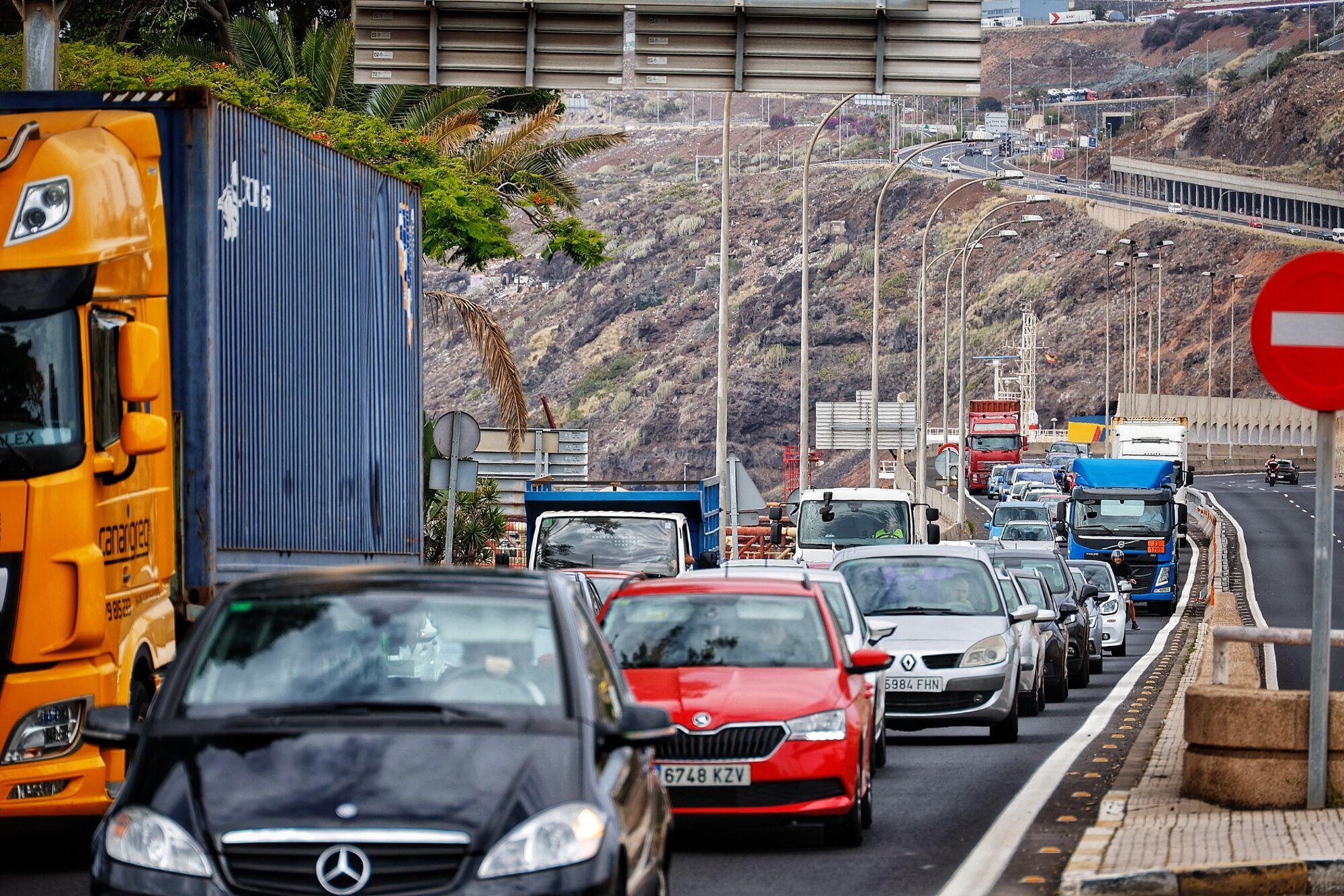 Cortes y colas en Santa Cruz por los preparativos para el Día de las Fuerzas Armadas