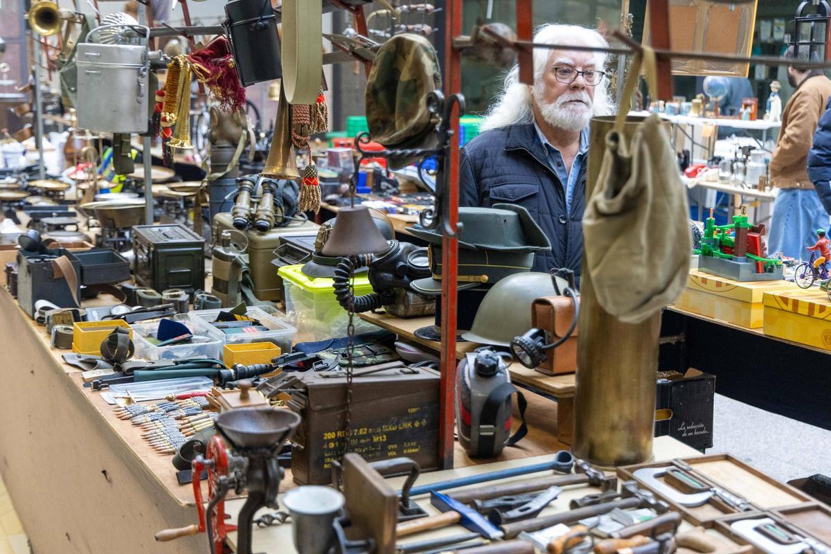 Do aritmómetro ao Playmobil sen esquecer o máis 'vintage': a Feira de Antigüidades triunfa en Área Central