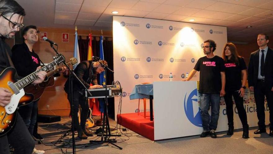 El grupo gallego Igloo tocó durante la presentación del festival. // Bernabe/Javier Lalín