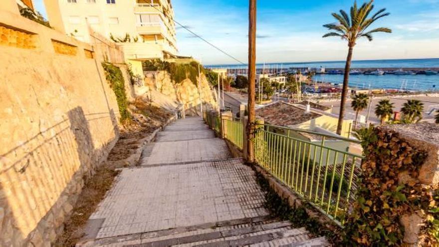 Una de las bajadas a la playa Centro de La Vila Joiosa.