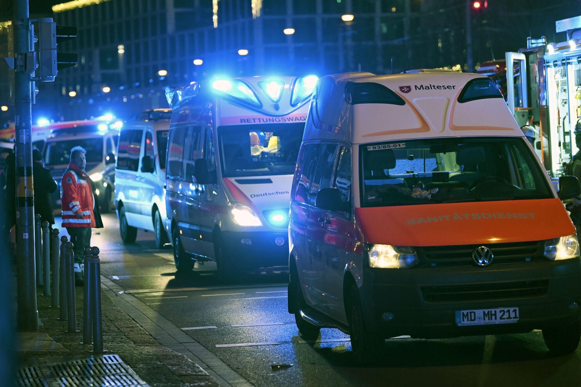 Emergency services attend an incident at the Christmas market in Magdeburg, Germany, Friday Dec. 20, 2024. (Heiko Rebsch/dpa via AP) Associated Press / LaPresse Only italy and Spain. EDITORIAL USE ONLY/ONLY ITALY AND SPAIN
