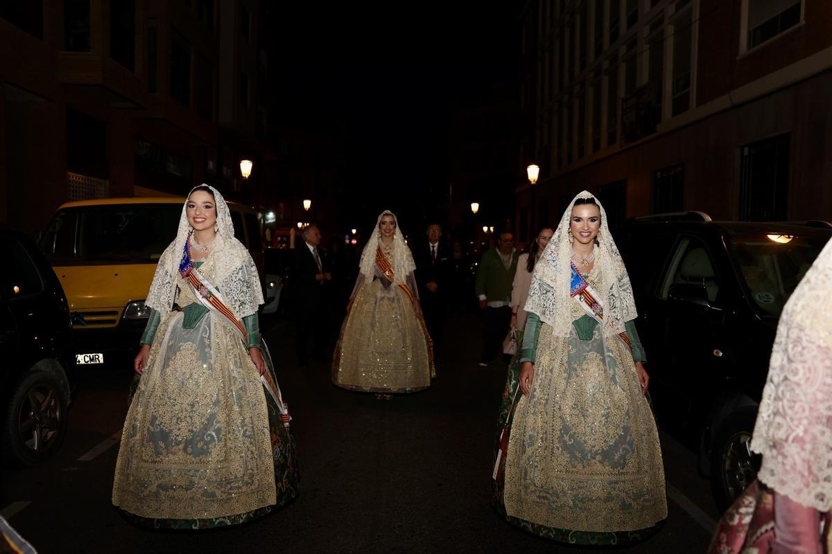 El Cristo de la Fe desfila por Saïdía acompañado por Carmen Prades y la corte mayor