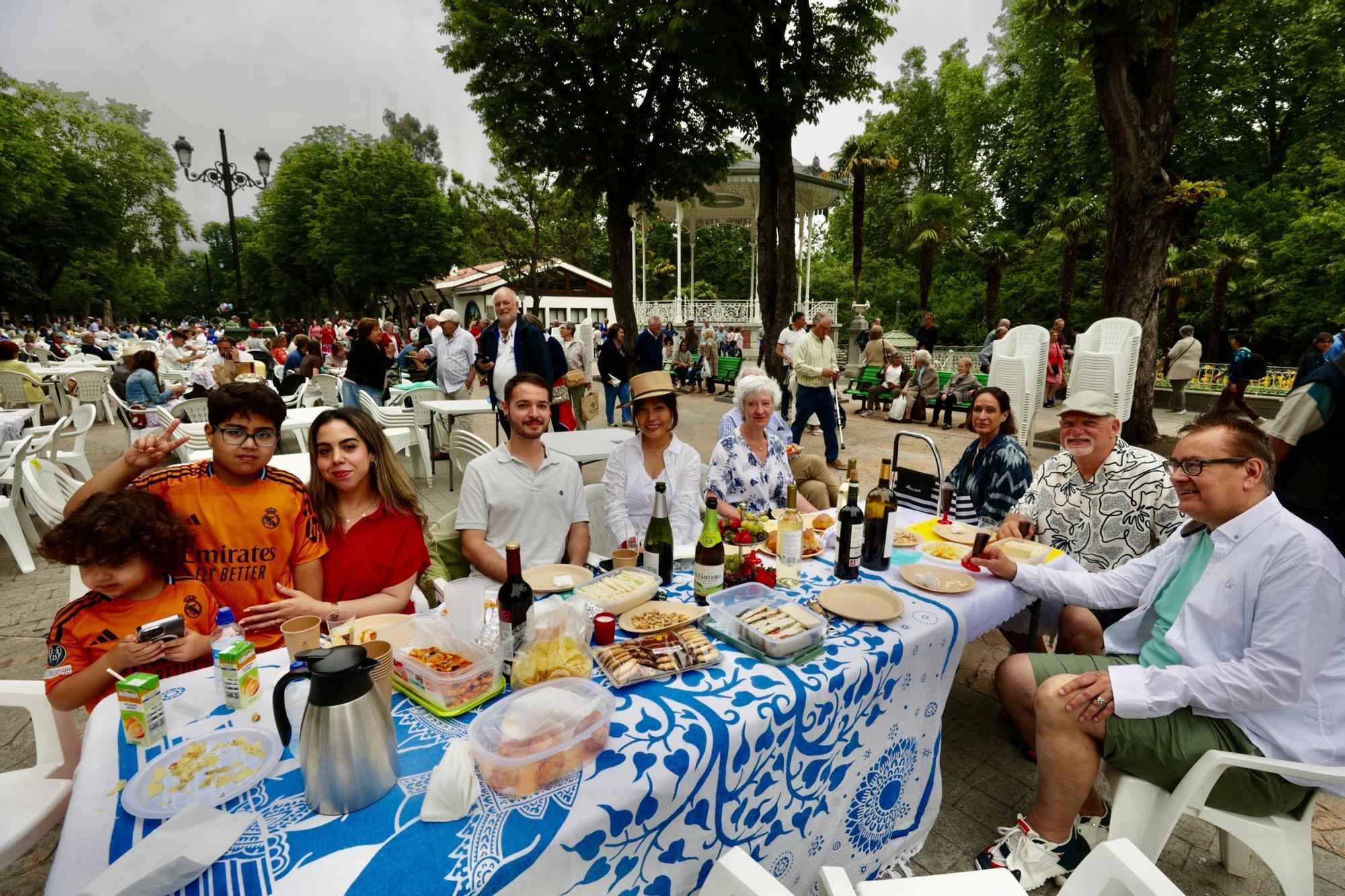 EN IMÁGENES: Así vive Oviedo su fiesta de Martes de Campo